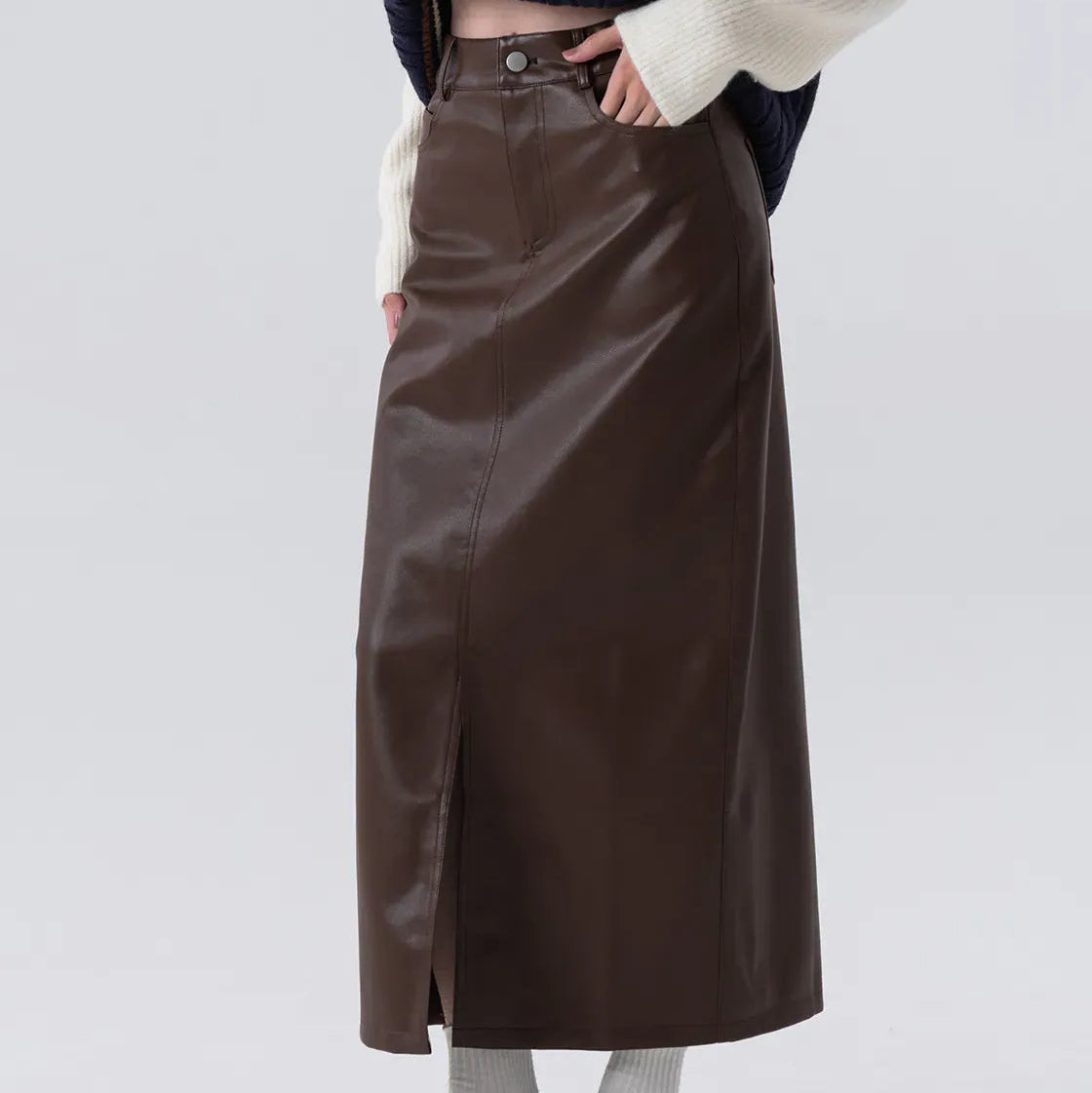 Women's faux leather skirt with side slit